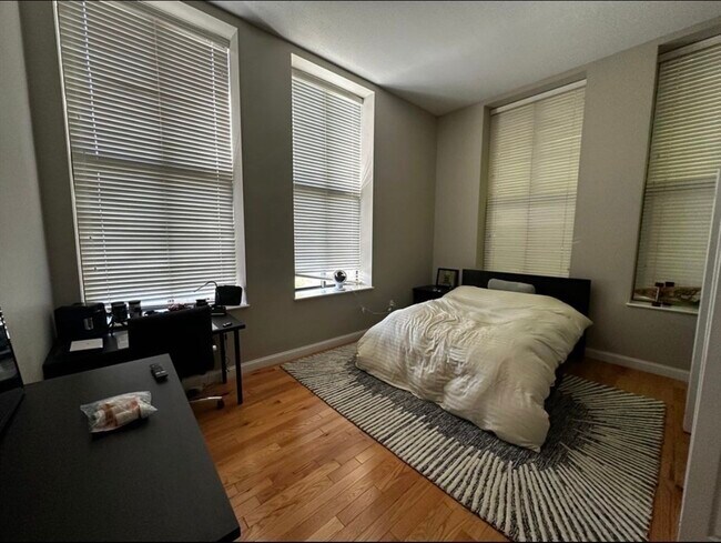 Foto del edificio - 841 Parker St