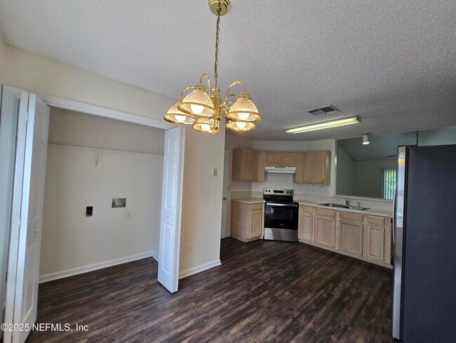 Building Photo - 3904 Hideaway Lane