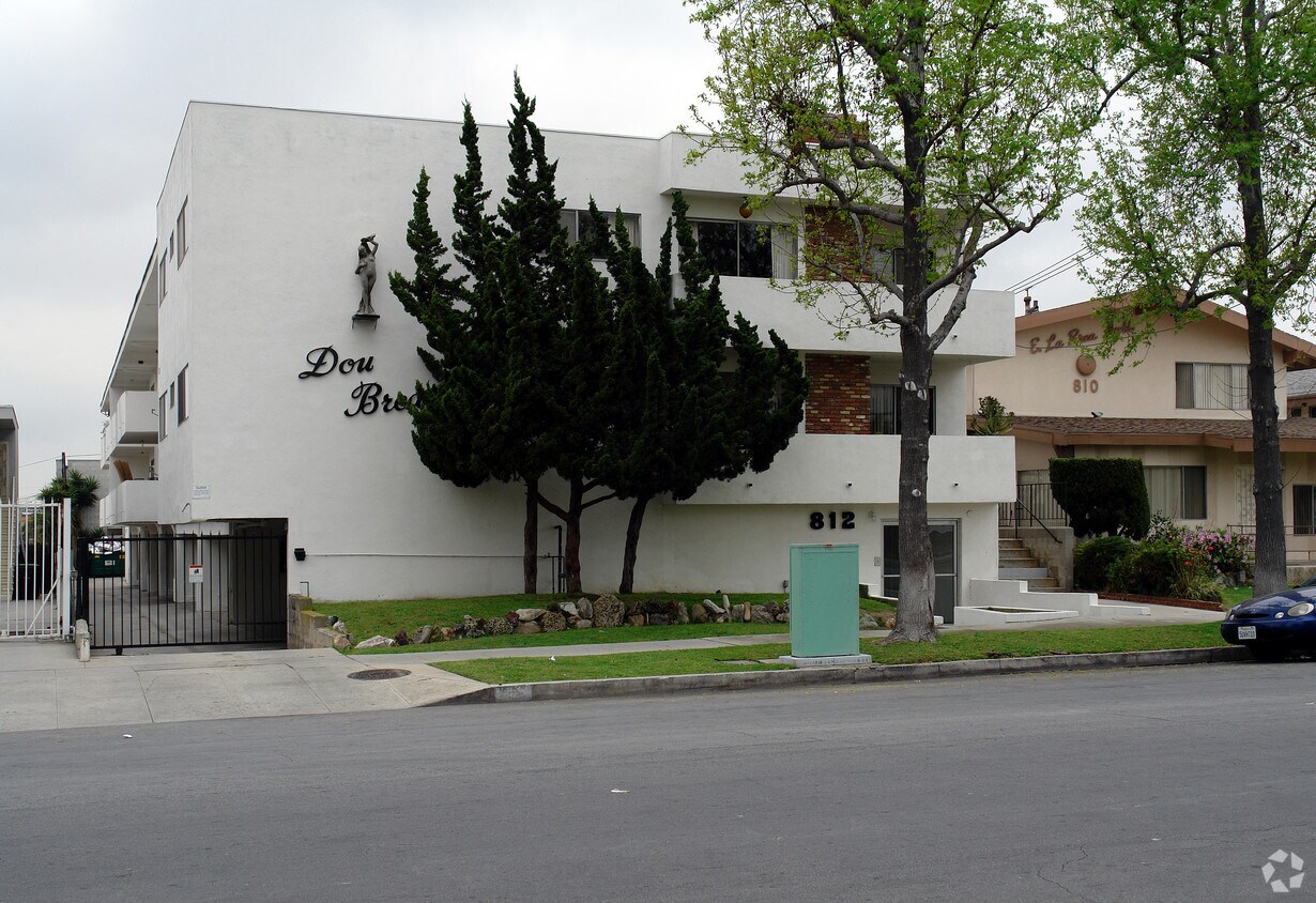 Primary Photo - Dou Brea