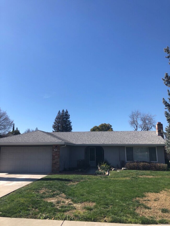 Building Photo - 3 bedroom w/ office remodeled and move in ...