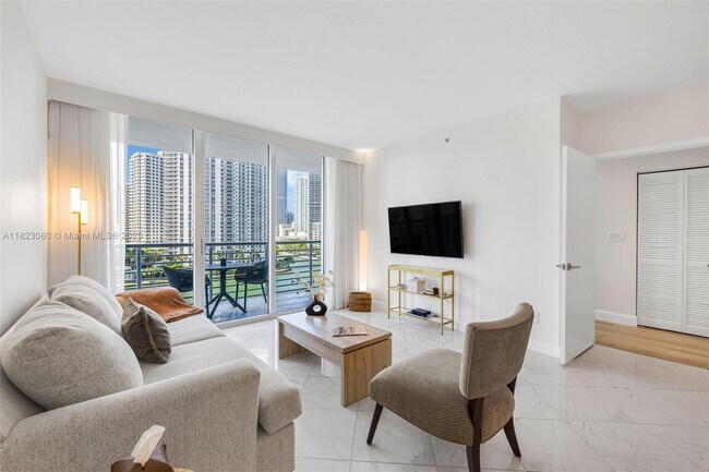 Foto del edificio - 325 S Biscayne Blvd