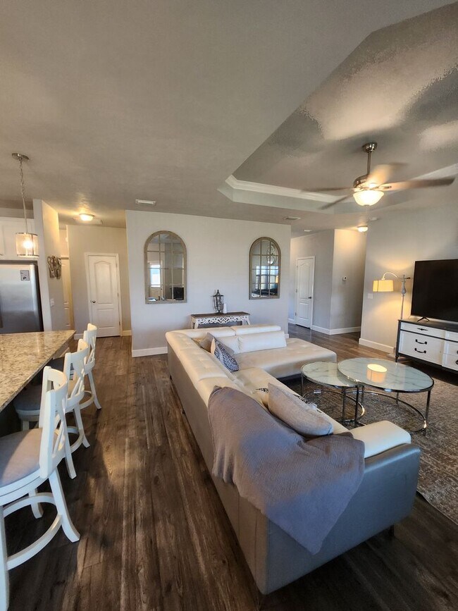 Foto del edificio - 4 Bedroom 3 bath home with fenced in backyard