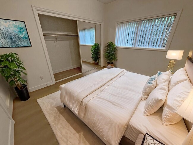 Building Photo - 922 Croft Ave