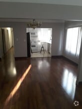 Building Photo - 335 N Mariposa Ave