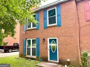Building Photo - 696 Redland Dr