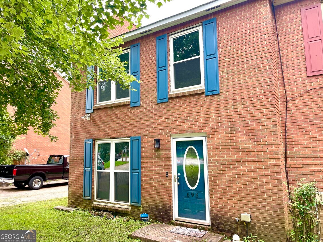 Foto principal - 696 Redland Dr