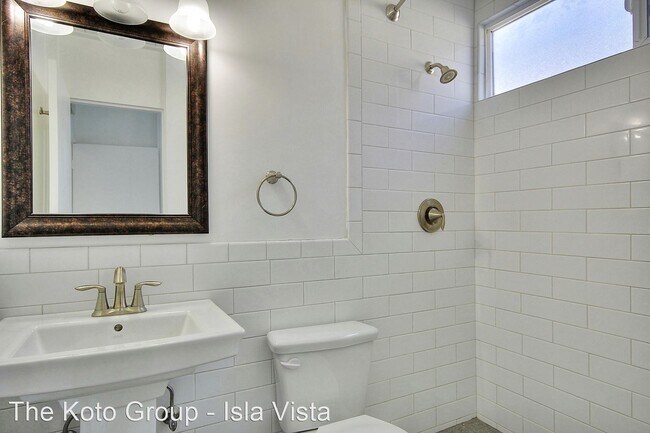 Building Photo - 1 br, 1 bath Room For Rent - 6532 Sabado T...