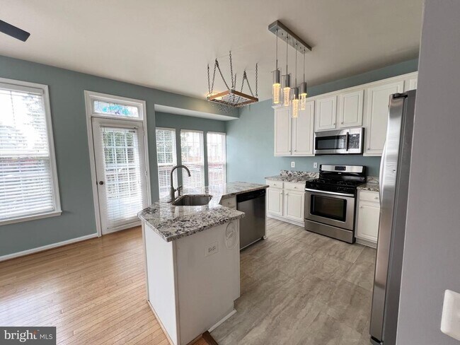 Building Photo - 22464 Maison Carree Square