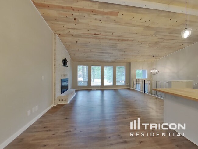 Foto del edificio - 7540 Grahns Ln NE