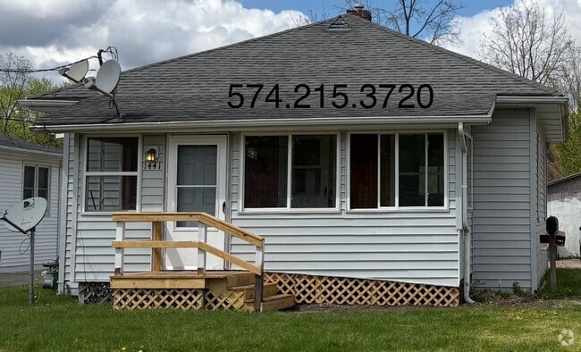Building Photo - 1441 Ferry St