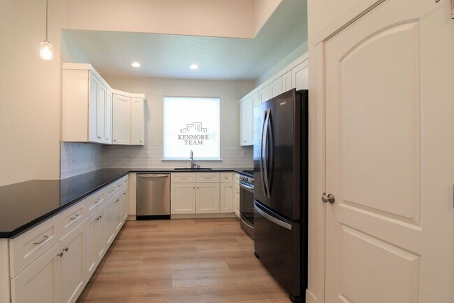 Foto del edificio - 4 Bedroom, 2 Bath Home in Richland