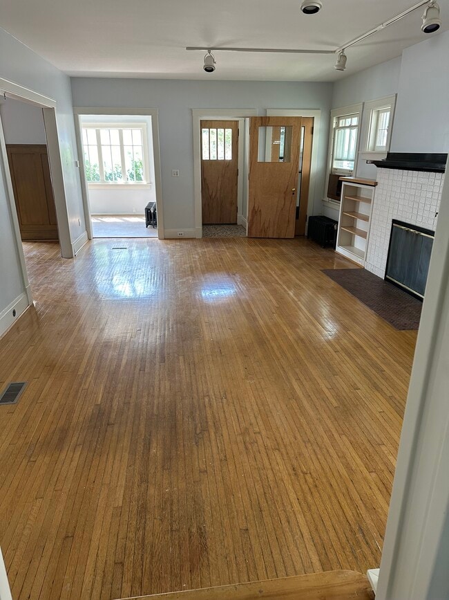 Living Room - 1110 N Maplewood Ave