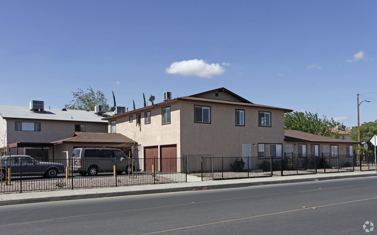 Building Photo - 448 E Avenue Q