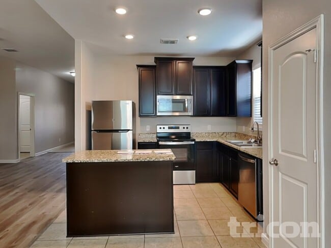 Building Photo - 6357 Hibiscus