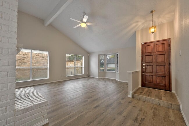 Building Photo - 2011 Creek Valley Ln