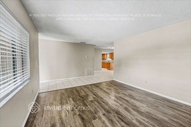 Foto del edificio - 819 Centerwood Ct