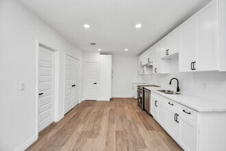 Building Photo - 2812 Truxillo St
