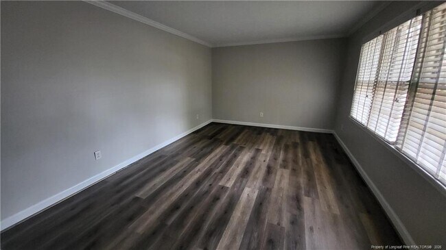 Foto del edificio - 303 W 23rd St