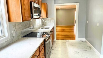 Building Photo - 25 Hazel St