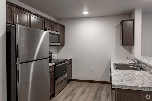 2BR, 1BA - 957SF - Kitchen - Birch Grove Estates