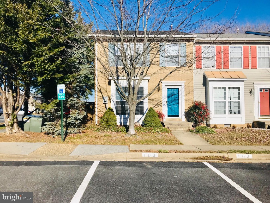 103 Chatham Square, Winchester, VA 22601 Townhome Rentals in
