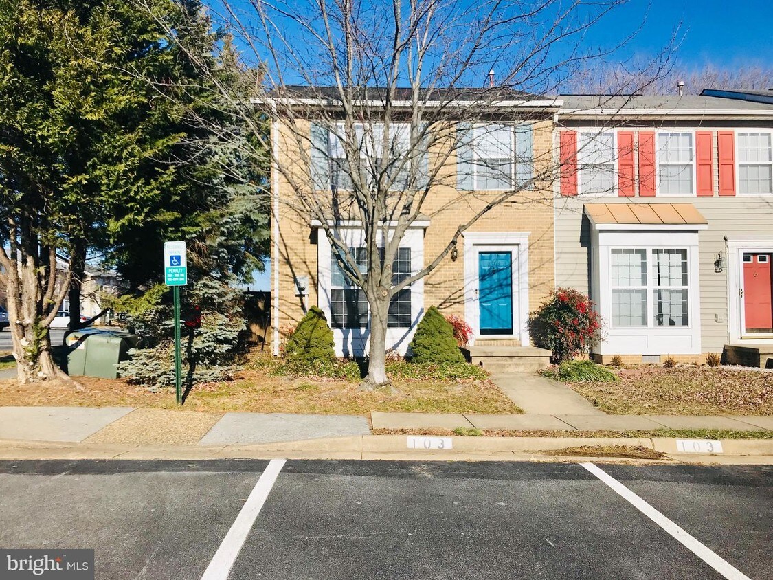 103 Chatham Square, Winchester, VA 22601 Townhome Rentals in