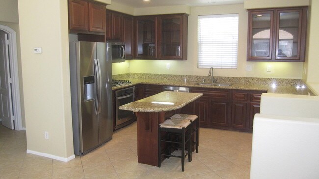 Building Photo - 2625 Villas Way