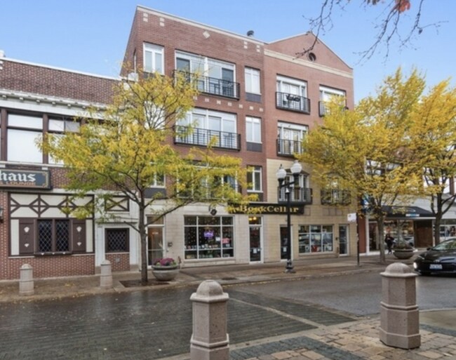 Foto del edificio - 3 bedroom in Chicago IL 60625
