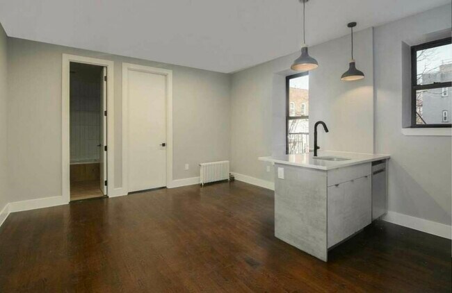 Building Photo - 925 Saint Marks Ave