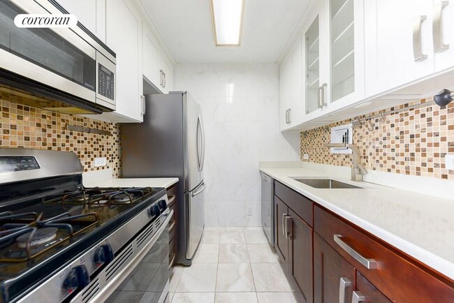 Building Photo - 62-54 97th Pl