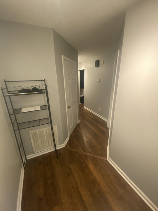 Building Photo - 1048 Stonegate Dr