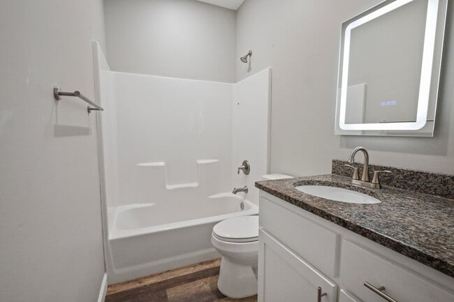Building Photo - 2 Bed / 1 Bath Duplex for Rent – $1,400/Month