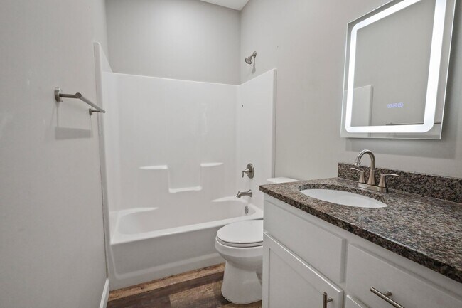 Foto del edificio - 2 Bed / 1 Bath Duplex for Rent – $1,400/Month