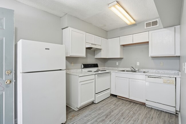 Building Photo - Creekside Meadows