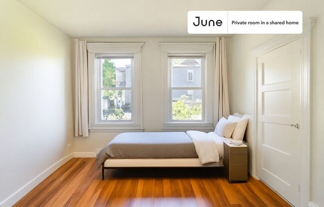 Building Photo - Room in Shared 5 bed/2 bath home in Dorchester Center