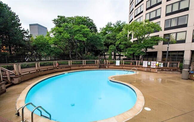 Foto del edificio - 1/1 Hi-Rise Lux Condo Panoramic Views Pool...