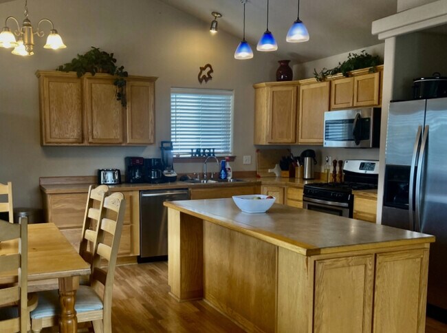 Building Photo - 3553 E Jordan Dr