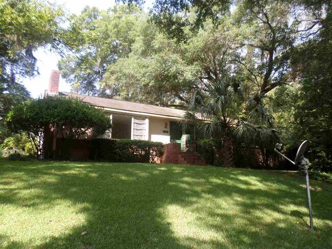 Building Photo - 1100 San Luis Rd