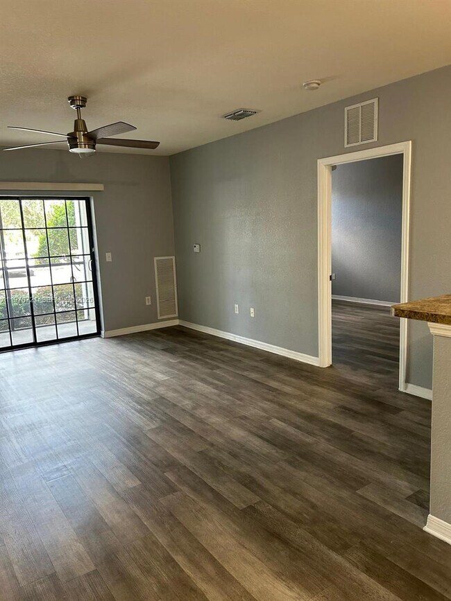 Building Photo - 5550-5550 E Michigan St