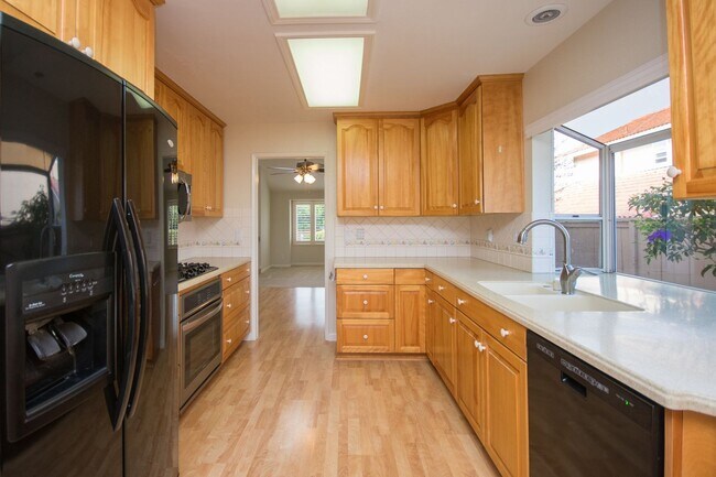 Foto del edificio - Lovely 3+BR Single-Story Carlsbad Home With AC & Skylights!!