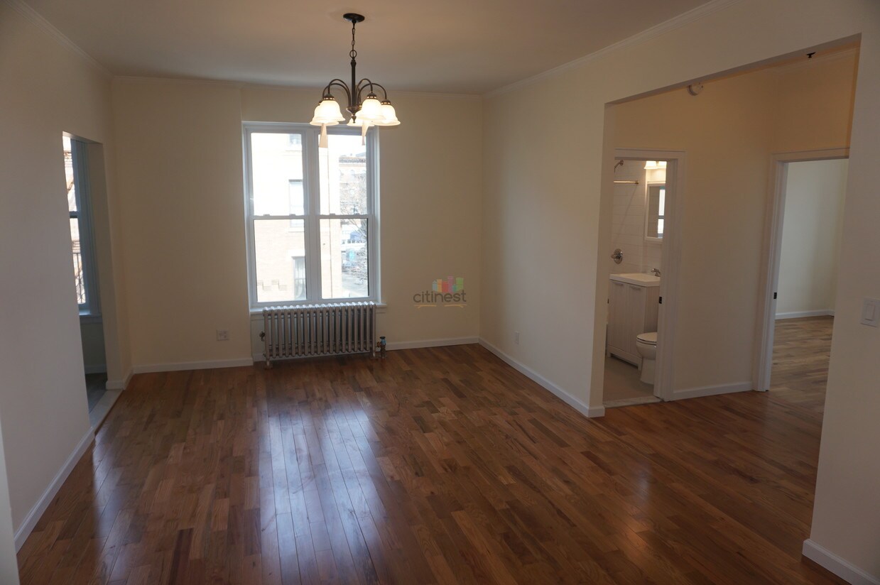 Primary Photo - 476 74th St