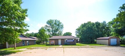 Building Photo - Longton Apartments