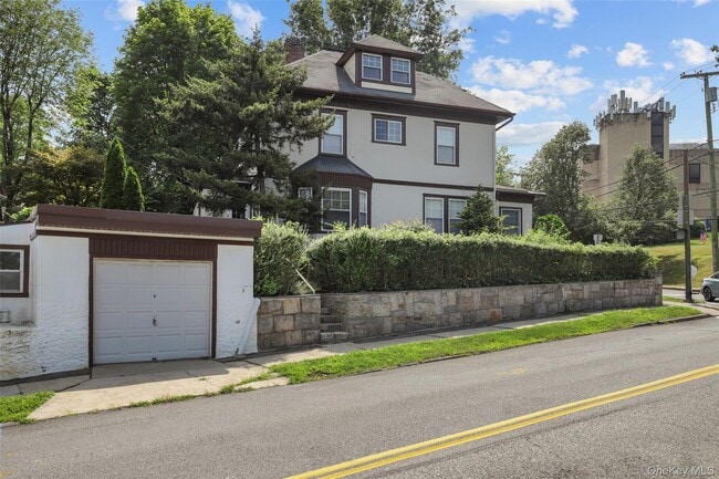 Building Photo - 135 Ashford Ave