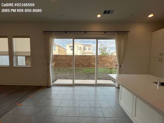Foto del edificio - Price Lowered! Hacienda Heights 4 Bedroom Home