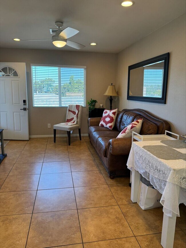 Foto del edificio - Furnished 2 Bed 1 Ba home in Bonita!