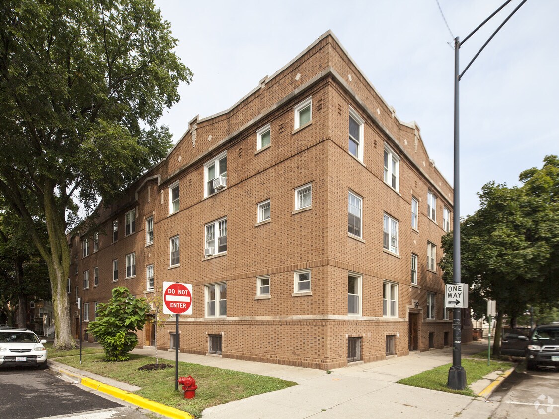 Foto principal - 5630 N Ashland Ave