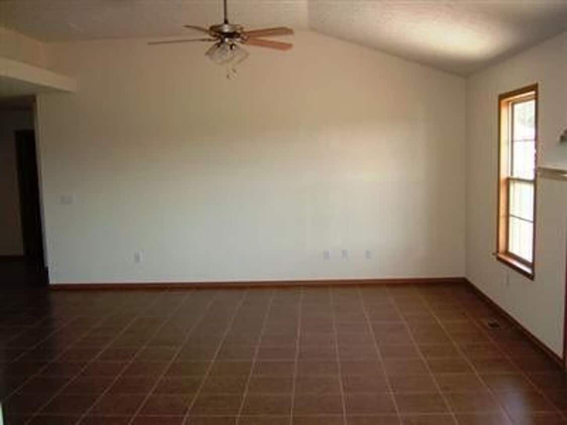 Building Photo - 3 Bedroom | 2 Bathroom | 2 Car Garage HOME...