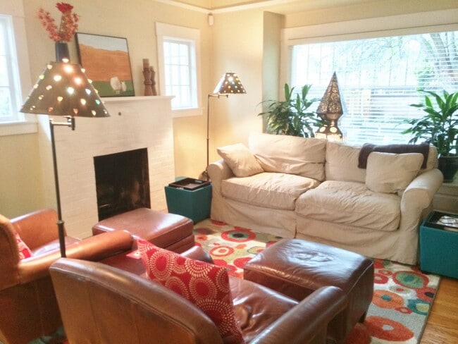 Building Photo - 4bd/2.5ba Seattle House