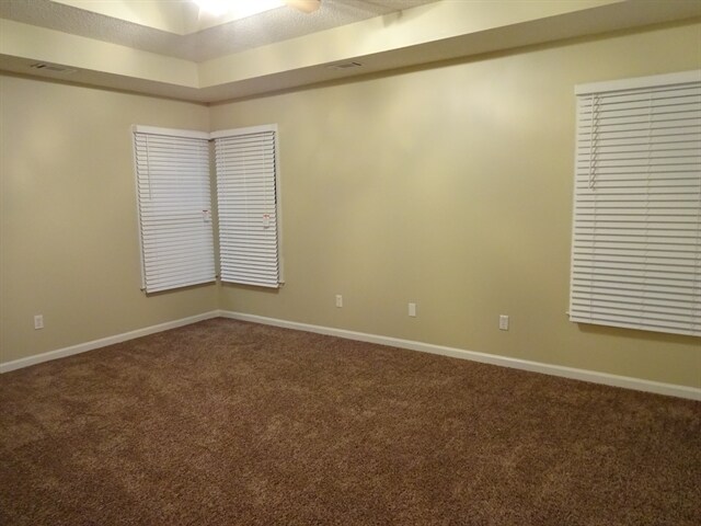 Building Photo - 285 Thornbush Ln