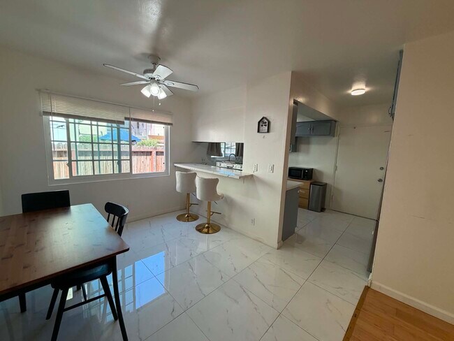 Foto del edificio - 10760 Woodbine St